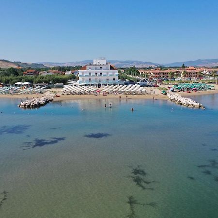 Hotel Strand Marina Di Montenero Eksteriør billede