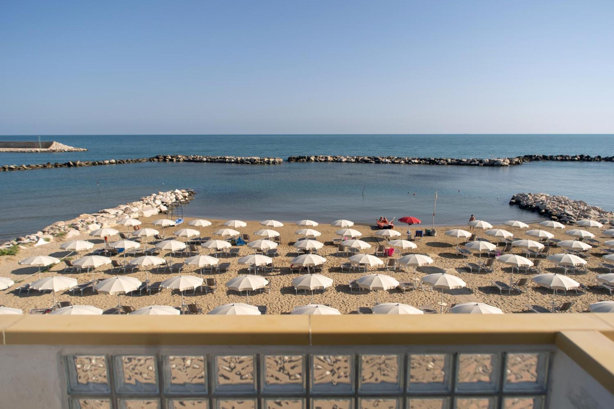 Hotel Strand Marina Di Montenero Eksteriør billede