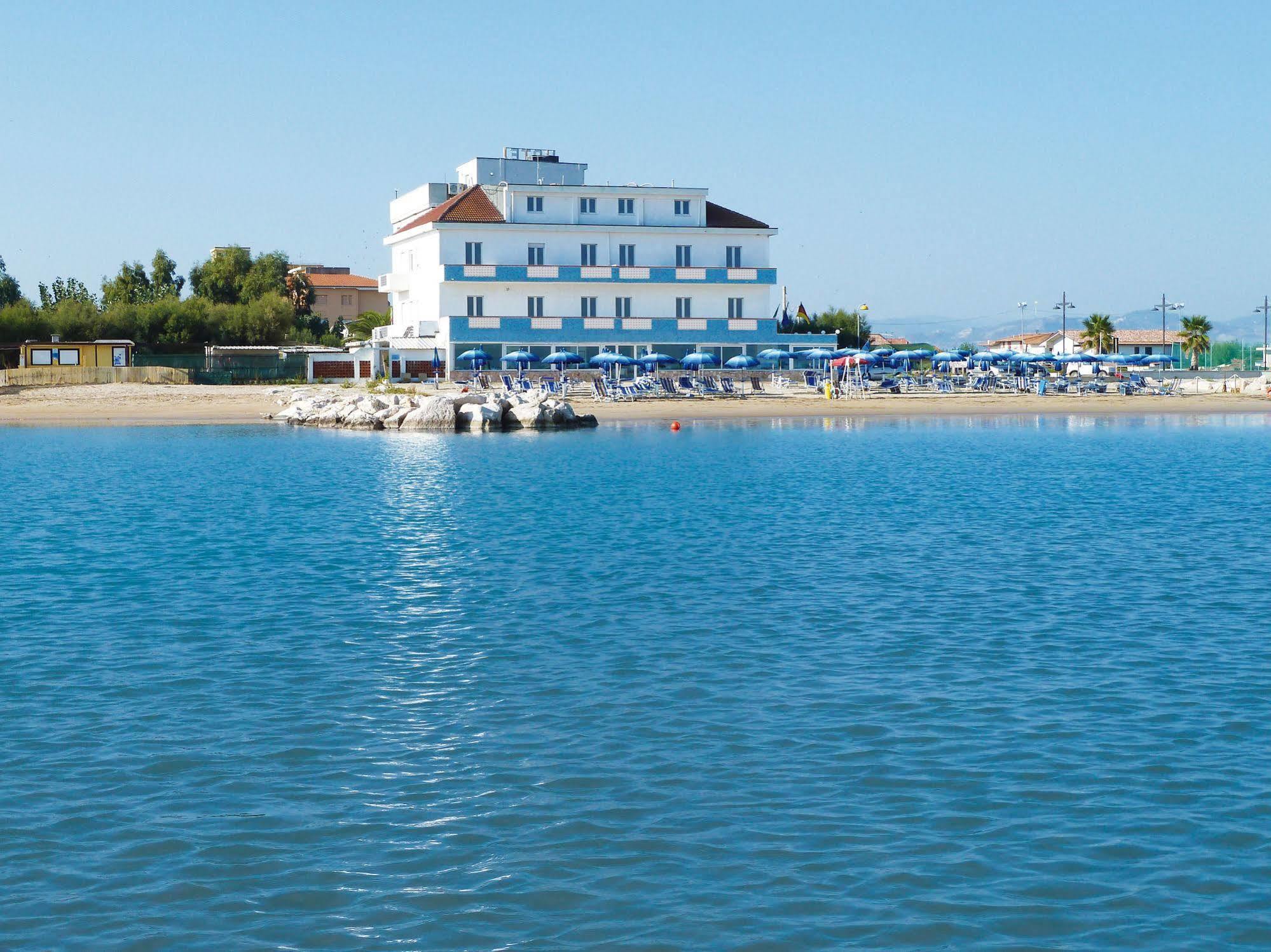 Hotel Strand Marina Di Montenero Eksteriør billede